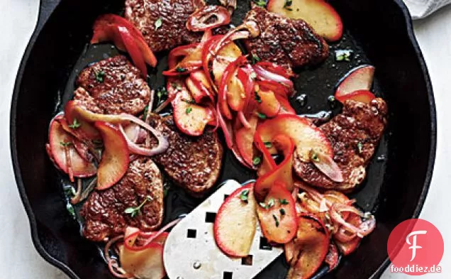Gewürztes Schweinefilet mit sautierten Äpfeln