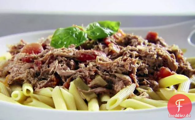 Schweinefleisch Ragu Über Penne