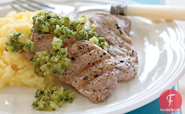 Gegrilltes Schweinefilet mit Salsa Verde