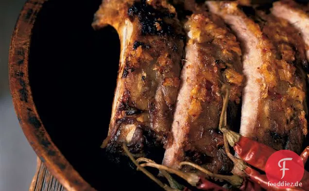 Ananas und rote Chile-glasierte Baby-Rückenrippen