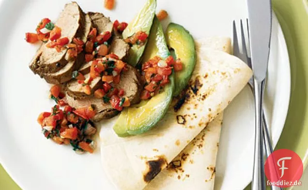 Gepfeffertes Schweinefilet mit Tomaten-Minze-Salsa