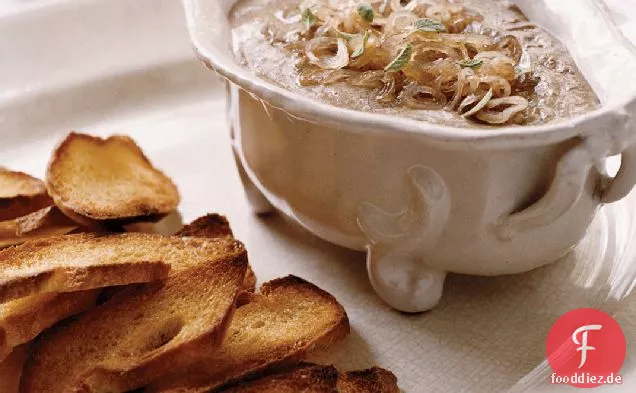 Putenlebermousse Toast mit eingelegten Schalotten