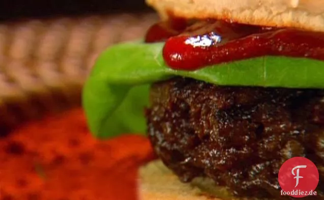 Outside-In-Burger mit Adobo-Ketchup
