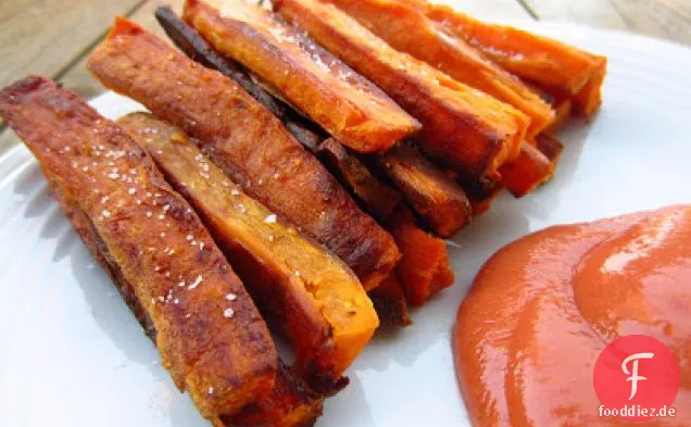 Gebackene Süßkartoffel-Pommes Mit Würzigem Ketchup