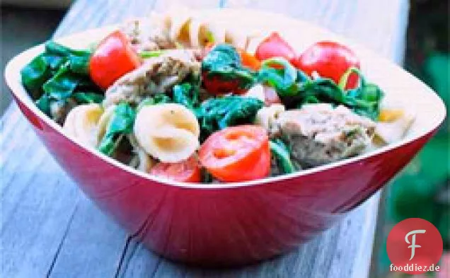 Gesund & lecker: Putenwurst und Rucola mit Vollkornnudeln