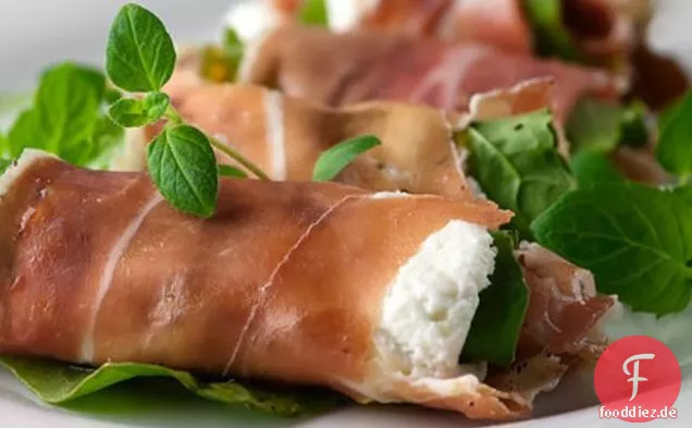 Prosciutto-Brötchen mit Ziegenkäse, Rucola und Feigenaufstrich