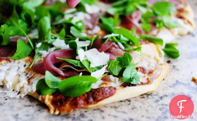 Feigen-Schinken-Pizza mit Rucola