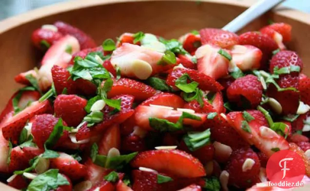 Erdbeer-Rucola-Salat Mit Ricotta-Topping