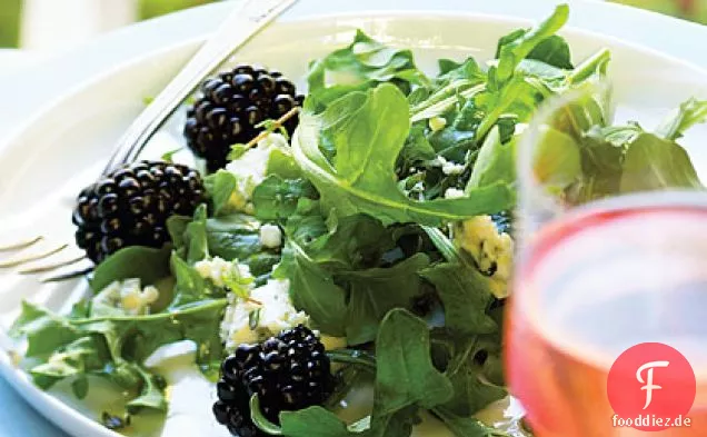 Marionberry, Blauschimmelkäse und Rucola-Salat