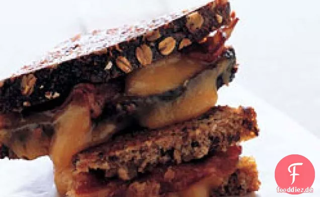 Gegrillter Cheddar und Speck mit Mango-Chutney