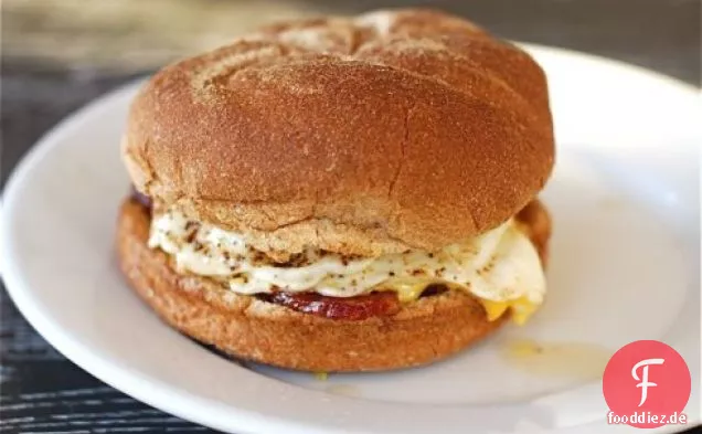 Doppeltes Ei-Speck-Sandwich