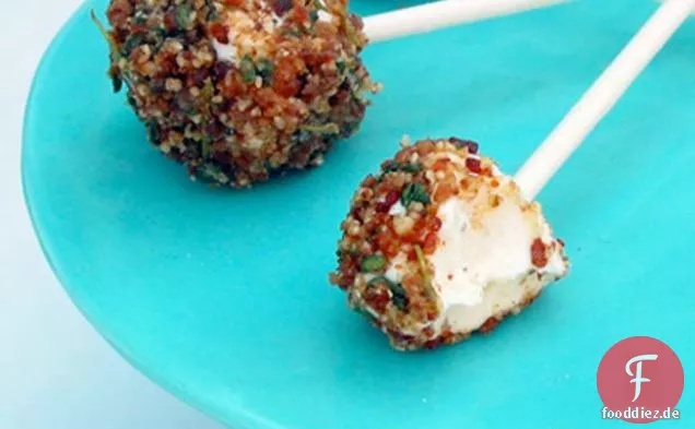 Ziegenkäse-Pops mit Kräutern, Pekannüssen und Speck