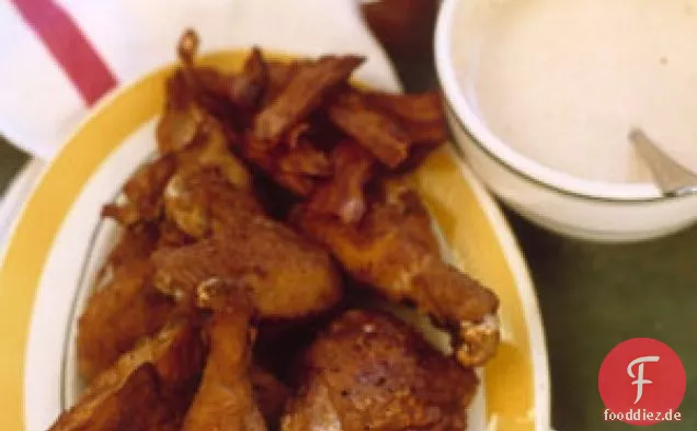 Speck-gebratenes Huhn mit Soße