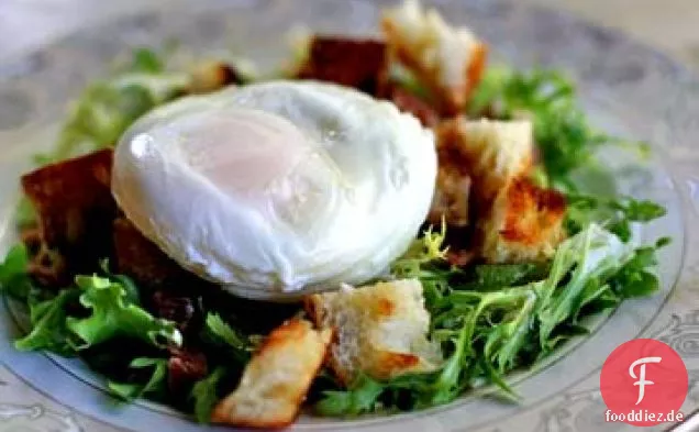 Pochiertes Ei und Specksalat - Salat Lyonnaise