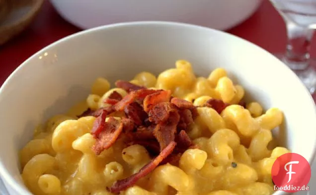 Gerösteter Butternut Squash & Brie Mac & Käse mit rauchigem Speck