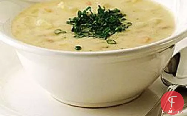 Herzhafte Kartoffel & Cheddar mit Specksuppe