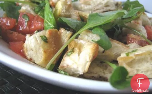 Geröstetes Knoblauchbrot und Rucola-Salat