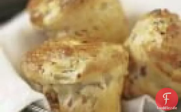 Minibrote mit Speck, Zwiebeln und Walnuss