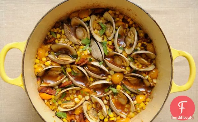 Mais-, Speck- und Muscheleintopf
