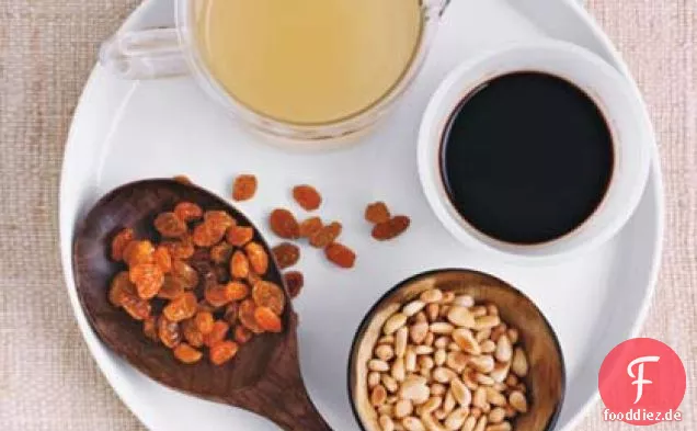 Balsamico-, Rosinen- und Pinienkernsauce
