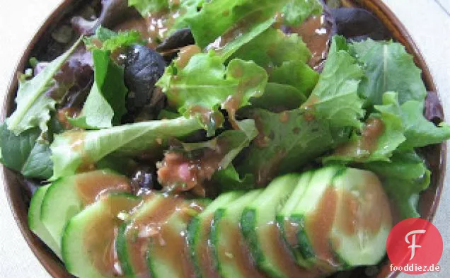 Frühlingsgrüns mit Balsamico-Estragon-Vinaigrette