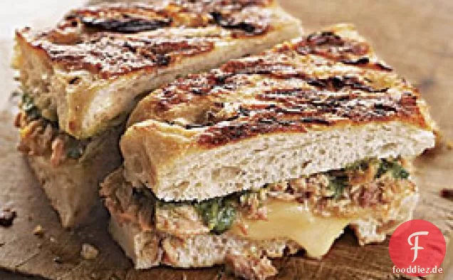 Gegrillter Thunfisch und Provolone Sandwiches mit Salsa Verde