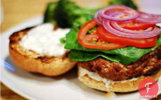 Balsamico-Reduktions-Burger mit warmem Ziegenkäseaufstrich