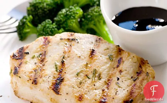 Gegrillte Schweinekoteletts mit Balsamico-Sirup