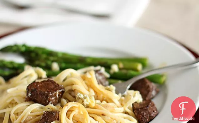 Pasta Mit Gorgonzola-Sauce Und Balsamico Rinderfilet
