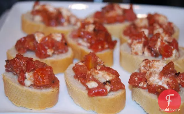 Balsamico-Feuer Geröstete Tomaten-Bruschetta Mit Büffelmozzarella