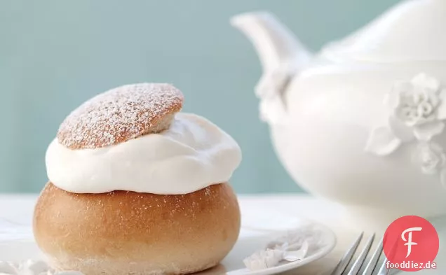 Mandel und Sahne gewürzte Brötchen