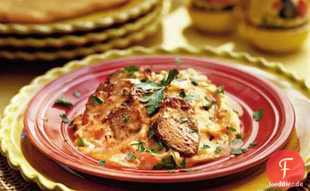 Gegrilltes Rindfleisch mit Kartoffelpüree und Chipotle-Creme