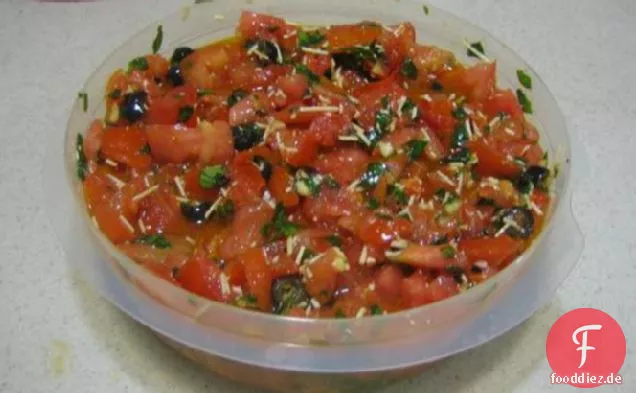 Pasta Mit Gewürzter Tomaten-Basilikum-Sauce