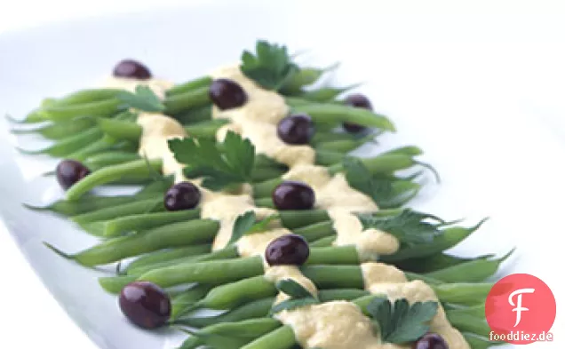 Grüner Bohnensalat mit Thunfischsauce und Oliven