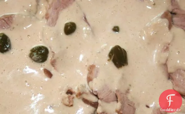 Türkei Tonnato (Italienischer kalter Truthahn in Thunfisch-Kapern-Sauce)