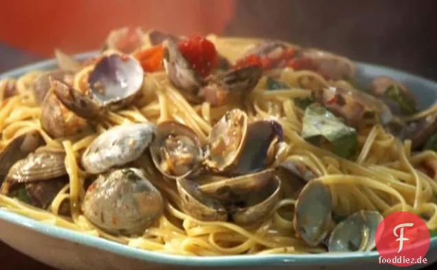 Kirschtomate Rote Muschelsoße mit Linguini