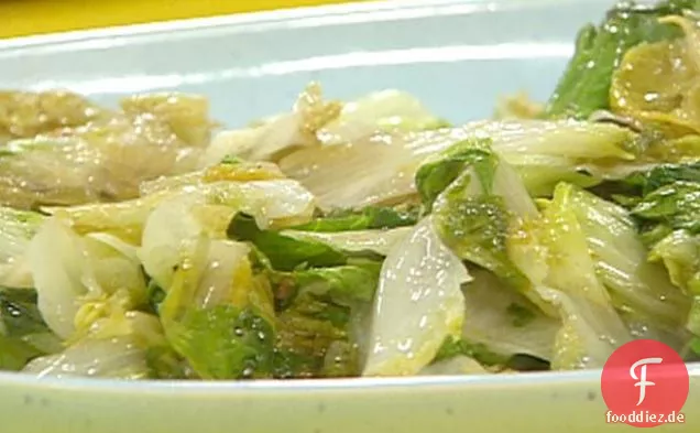 Verwelkte Escarole mit Knoblauch, Zitrone und Öl