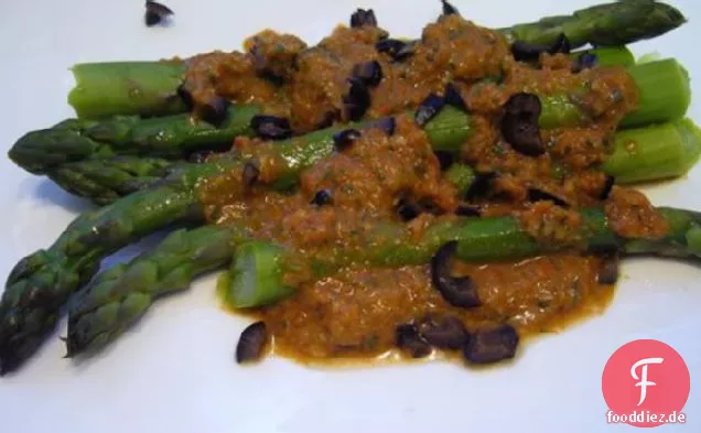 Gekleideter Spargelsalat