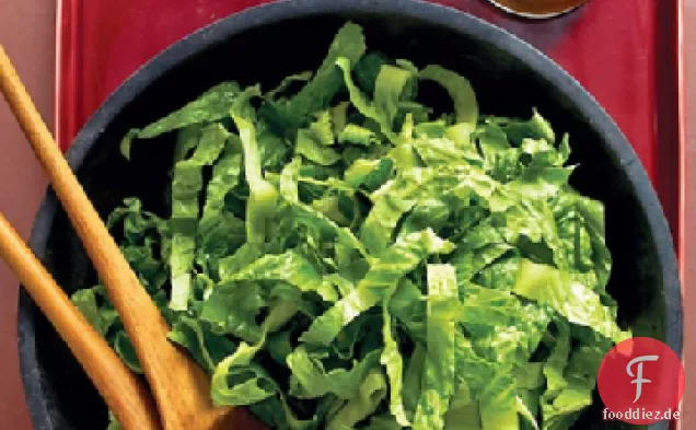 Romana Salat mit Sardellen-Dressing