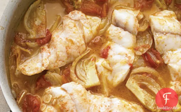 Geschmorter Fisch mit Fenchel und Tomate