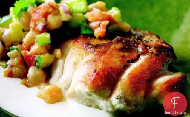 Cook the Book: Gebratener Streifenbarsch mit tunesischem Kichererbsensalat und Joghurtsauce