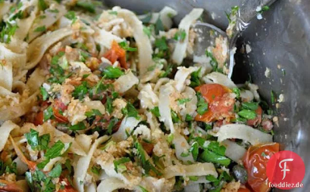 Pasta mit Sardellen-Brotkrumen-Topping