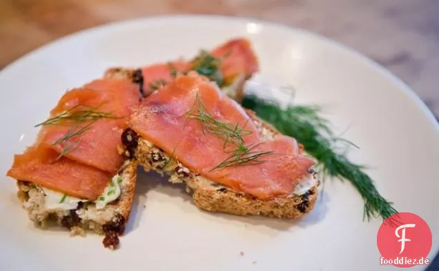 Geräucherter Lachs auf Irish Soda Brot Crostini