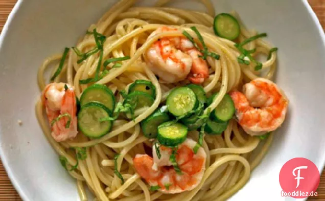 Abendessen heute Abend: Linguine mit Garnelen und Baby-Zucchini