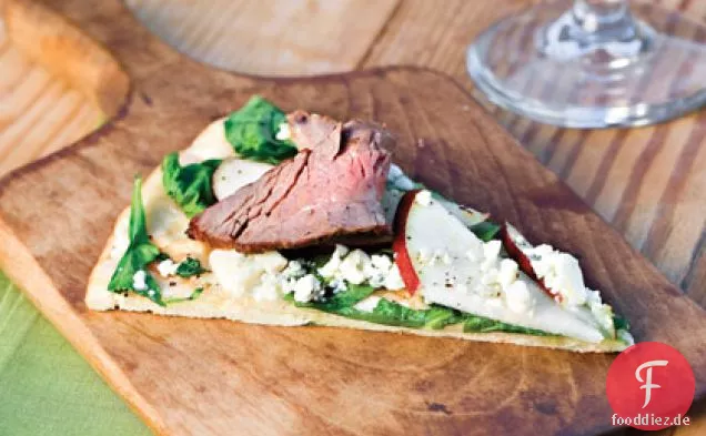 Gegrillte Pizza Mit Steak, Birne und Rucola