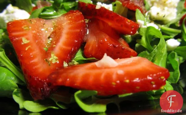 Rucola-Salat mit Erdbeeren & Ziegenfeta