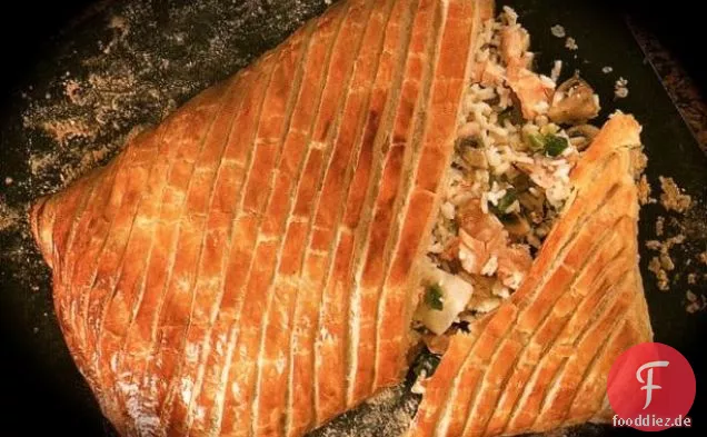 Lachs in Gebäck mit Reis gewickelt