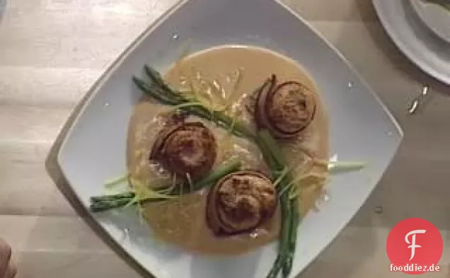 Krabbe gefüllter Lachs mit Hummersauce