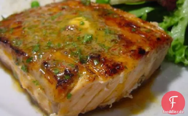 Gegrillter Lachs mit Chipotle-Kräuterbutter