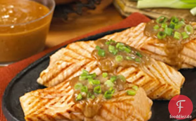 Gegrillter Lachs mit Erdnuss-Hoisin-Sauce